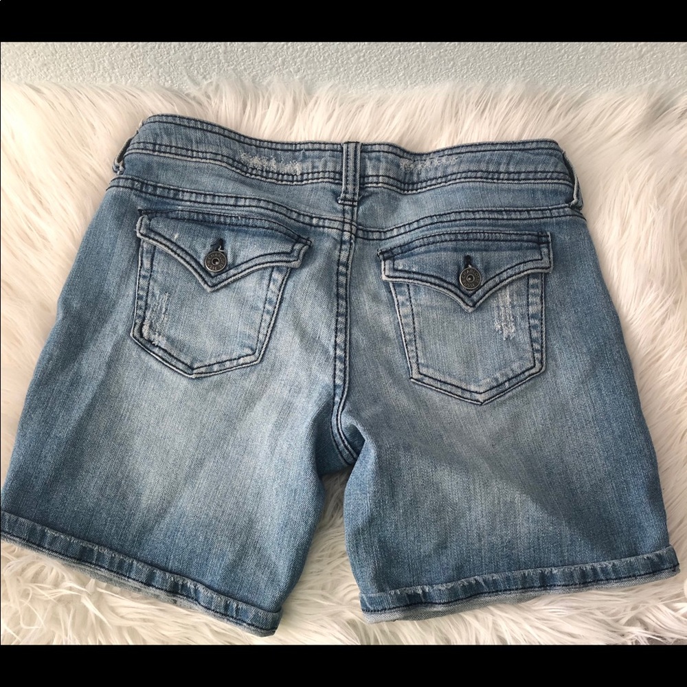 Shorts - Picture 3 of 4